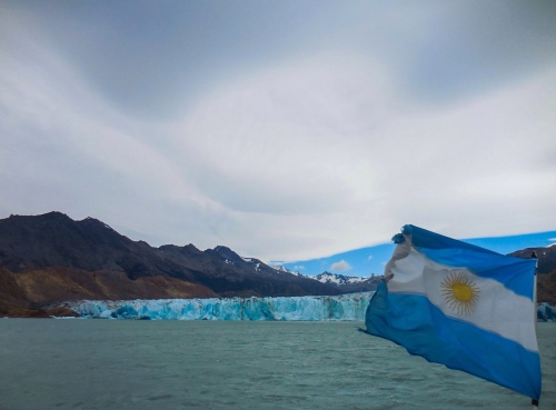 Argentina flag at Viedma glacier